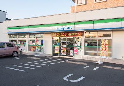 コンビニ　ファミリーマート 日野神明店（コンビニ）まで694m