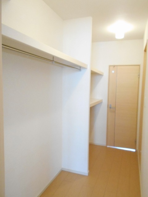 収納　ウォークスルークローゼット