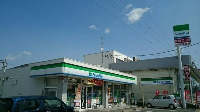 コンビニ　ファミリーマート（コンビニ）まで600m