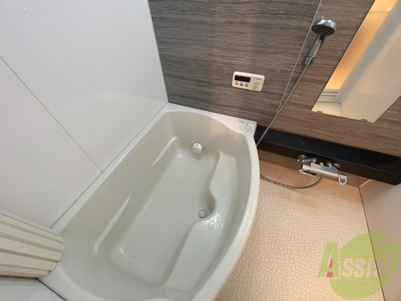 バス・シャワールーム　お風呂になります。一日の疲れを癒してくださいね。