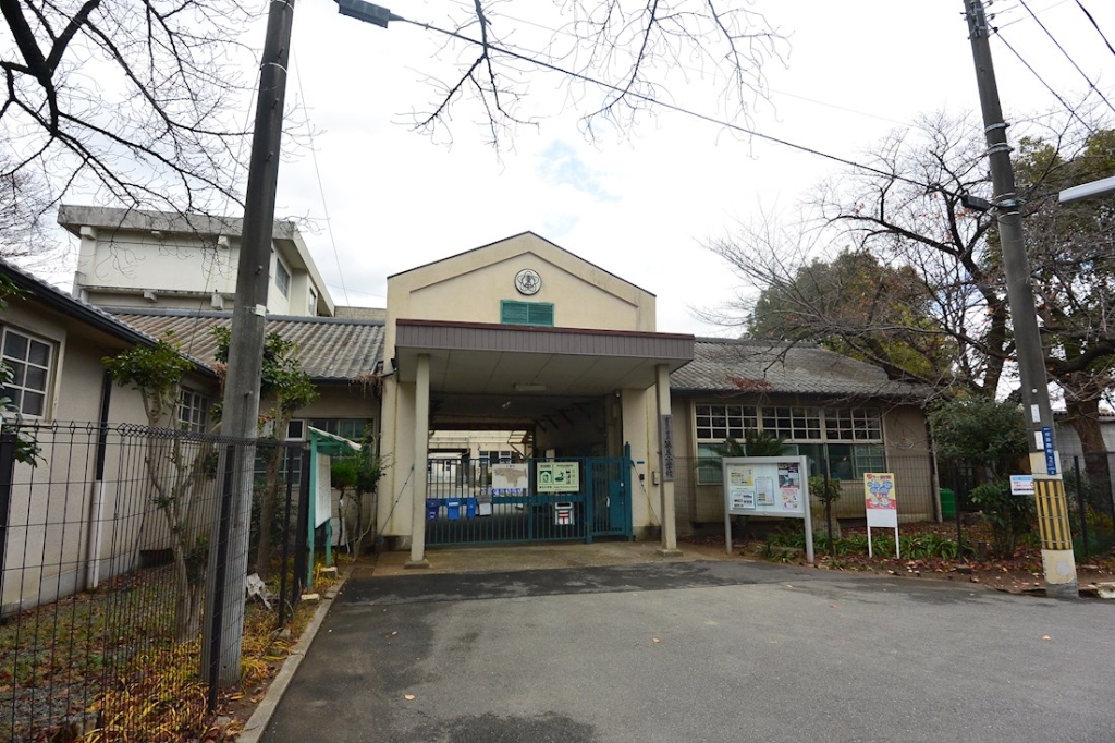 小学校　寝屋川市立第五小学校（小学校）まで679m
