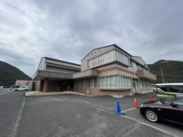 図書館　熊山図書館（図書館）まで73m