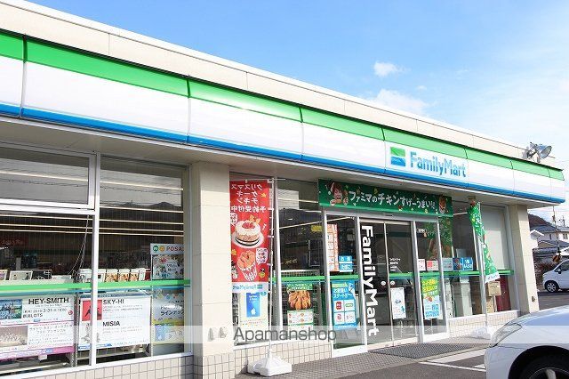 コンビニ　ファミリーマート（コンビニ）まで793m