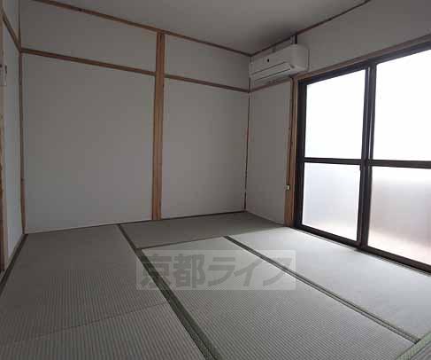 居室・リビング　懐かしい感じのお部屋です。