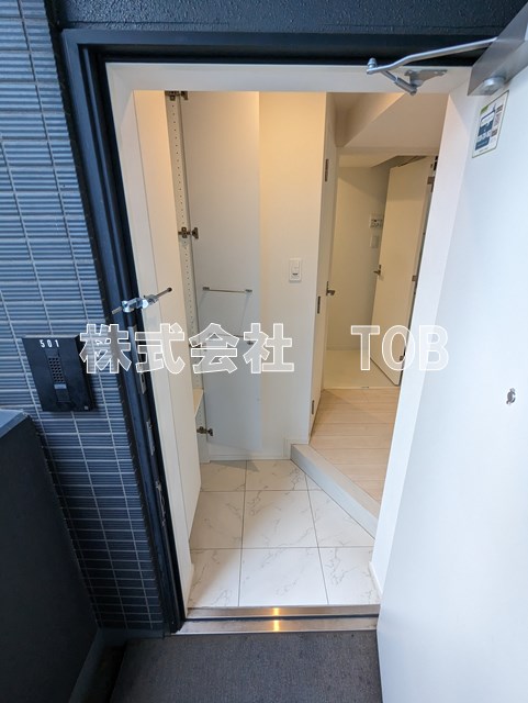 玄関　※クリーニング中の撮影※