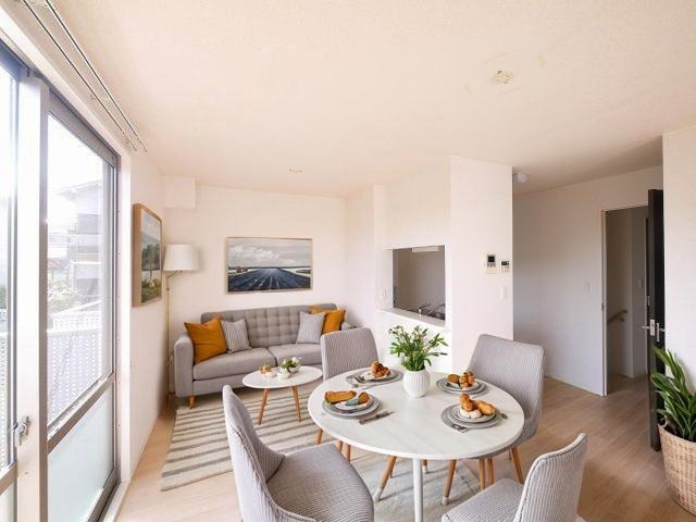 居室・リビング　CGで家具等を配置したもので家具等は含まれません