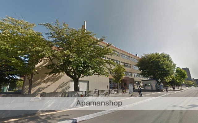 中学校　栄南中学校（中学校）まで295m