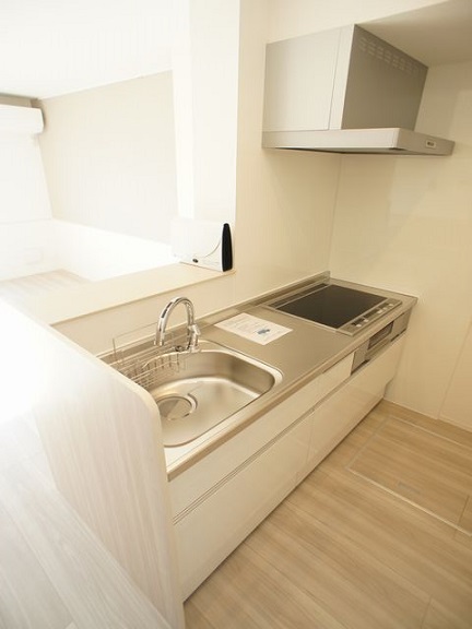 キッチン　システムキッチン3口コンロ付きです♪