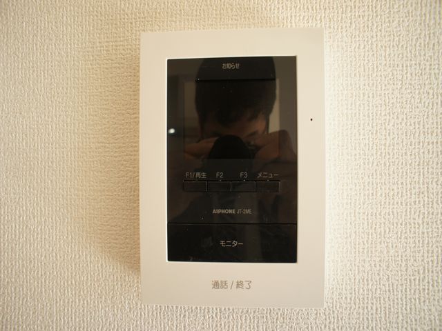セキュリティ　訪問者の確認ができるTVドアホン付きです♪