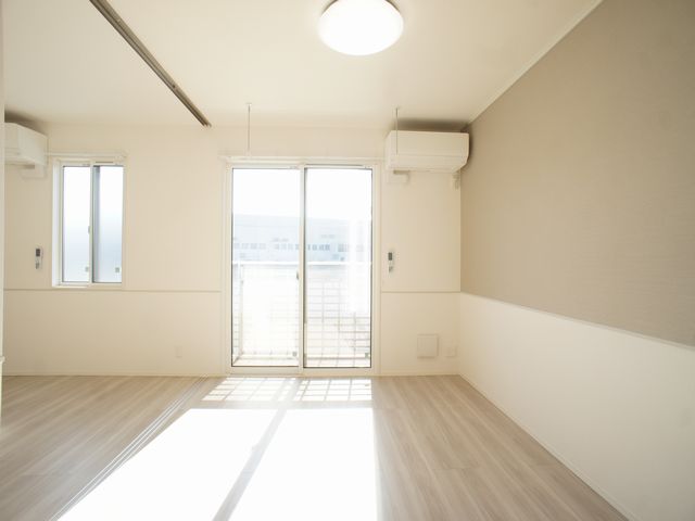居室・リビング　快適に過ごせるエアコンが付いています♪