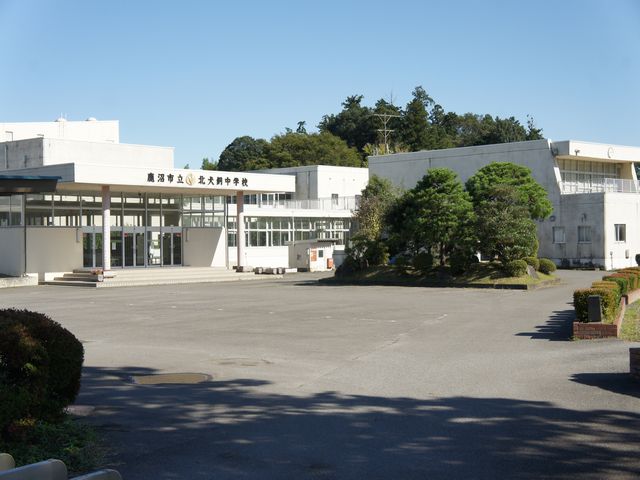 中学校　鹿沼市立北犬飼中学校（中学校）まで967m