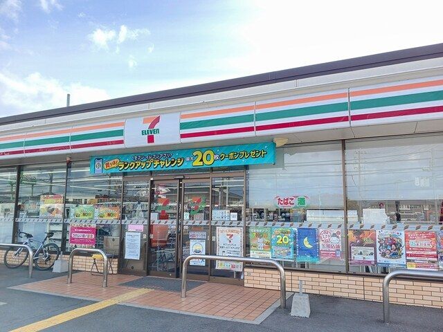 コンビニ　セブンイレブン（コンビニ）まで300m