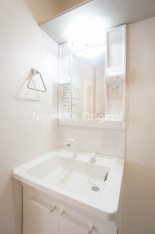 洗面設備　シャワー付きの独立洗面台です♪