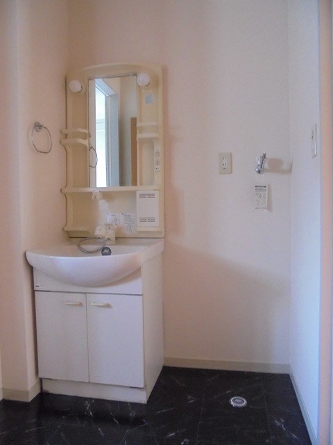 洗面設備　写真は102号室です