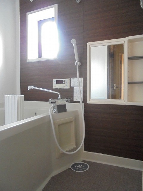 バス・シャワールーム　写真は102号室です