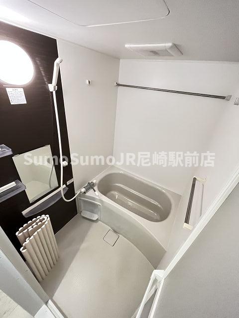 バス・シャワールーム　落ち着いた空間のお風呂です