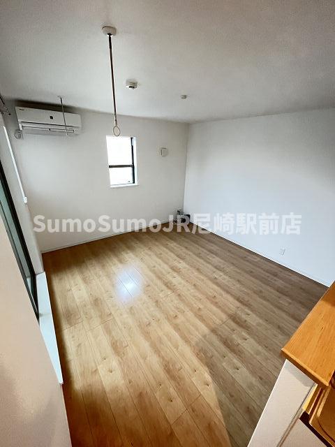 その他部屋・スペース　開放的な寝室です