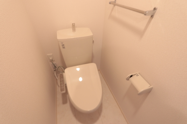 トイレ　温水シャワー付きトイレです