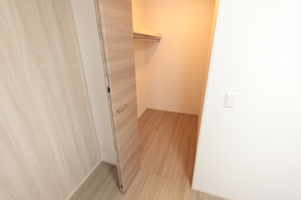 収納　ウォークインクロゼットでたっぷり収納