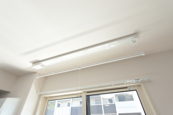 その他設備　室内物干し付きで雨の日も洗濯物が干せます♪