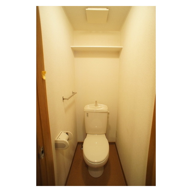 トイレ　気遣いを感じる棚やホルダー