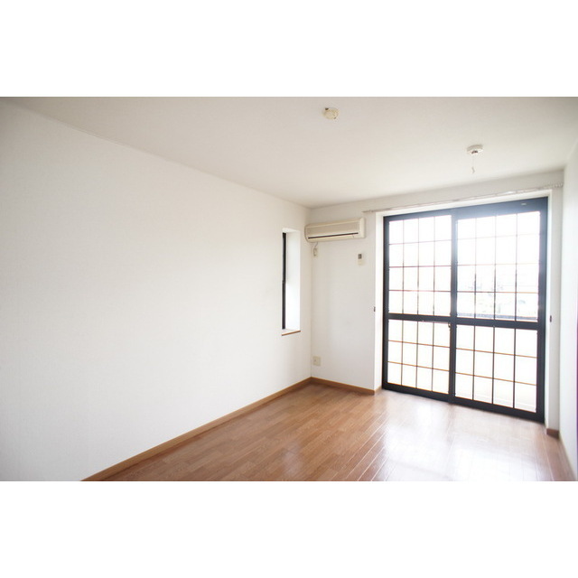 居室・リビング　明るい日差しが差し込みます