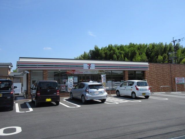 コンビニ　セブンイレブン（コンビニ）まで680m