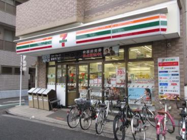 コンビニ　セブンイレブン 荒川町屋店（コンビニ）まで438m