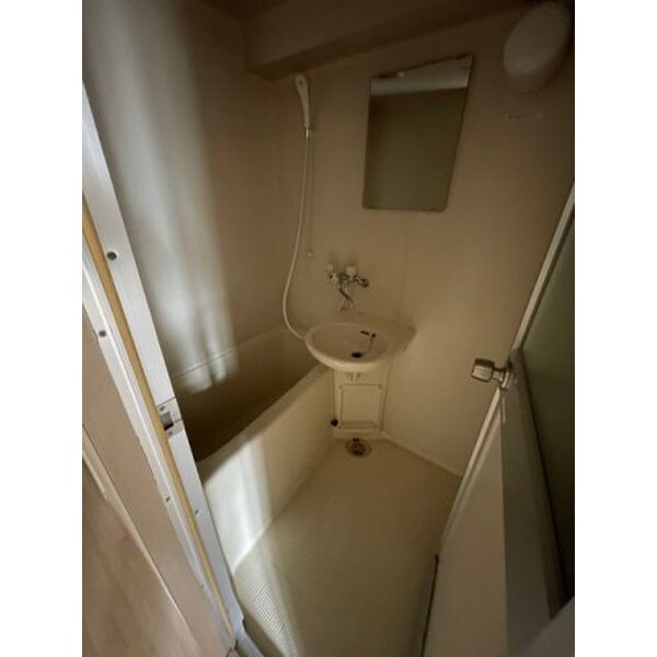 洗面設備　日々の疲れを癒すお風呂付です