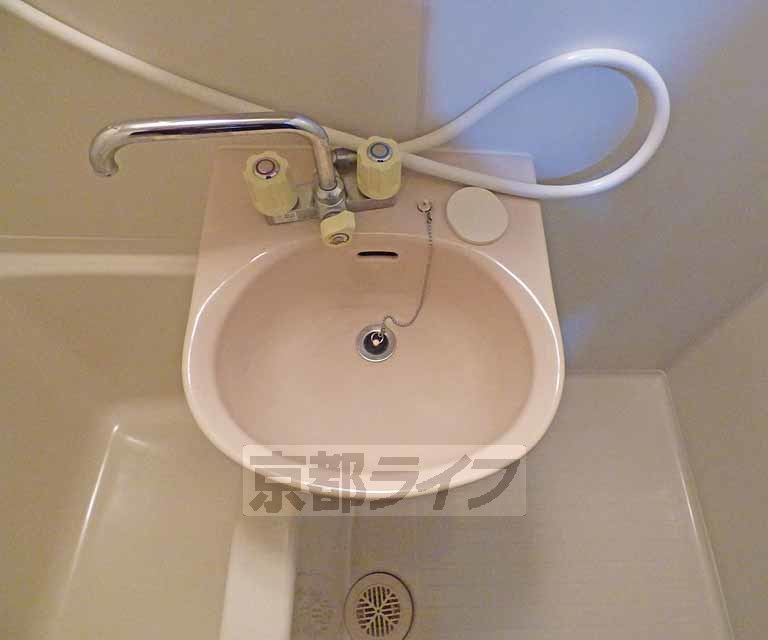 洗面設備　洗面台が置けます。