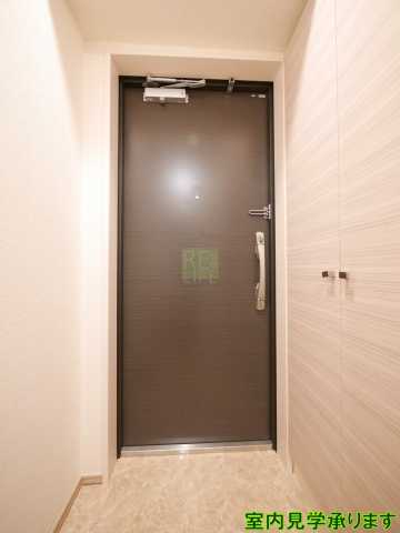 玄関　写真は別階層のものになります
