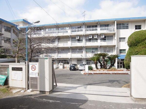 中学校　霧丘中学校（中学校）まで860m