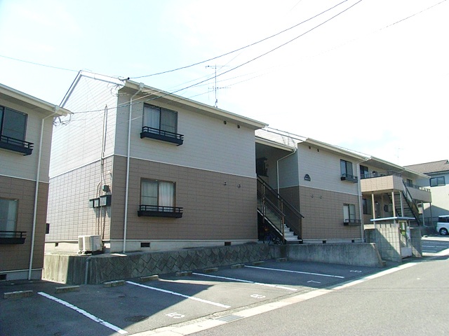 駐車場　建物前