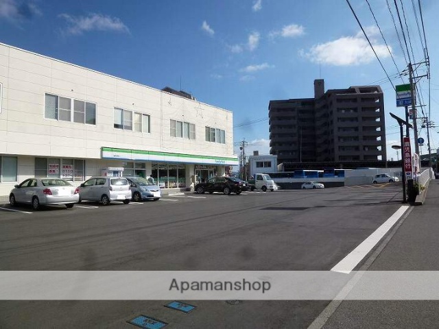 コンビニ　ファミリーマート真砂本町店（コンビニ）まで365m