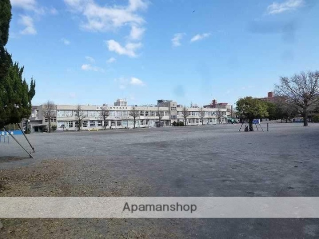 小学校　鹿児島市立鴨池小学校（小学校）まで159m