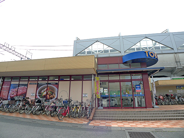 スーパー　東武ストア新田店（スーパー）まで908m