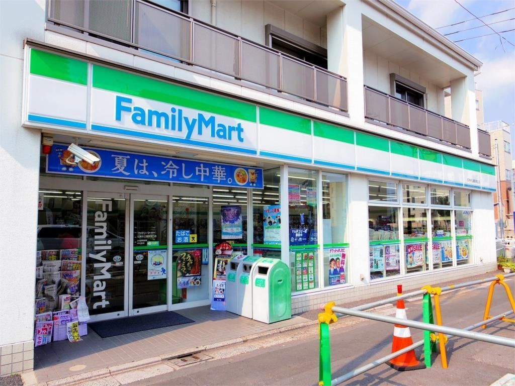 コンビニ　ファミリーマート 石神井公園駅南口店（コンビニ）まで755m