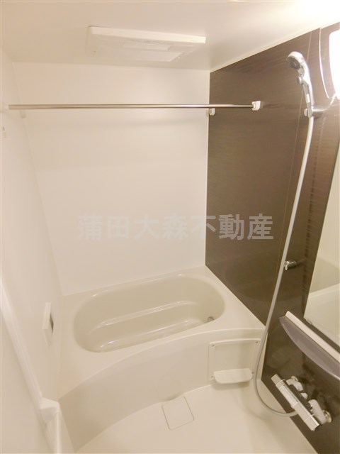 バス・シャワールーム　追焚+浴室乾燥機付きのバスルーム