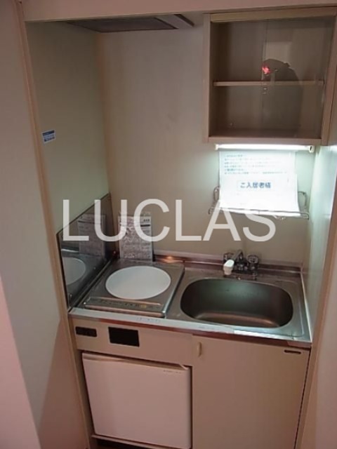 キッチン　キッチン下部に大きい収納スペース！