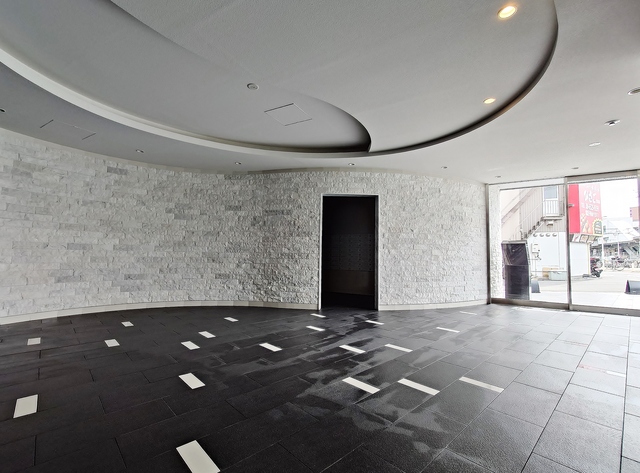 ロビー　自動ドア・宅配ＢＯＸ・ロビー