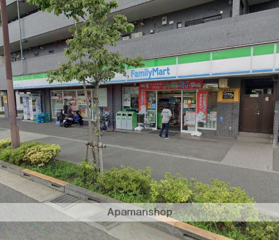 コンビニ　ファミリーマート（コンビニ）まで1814m