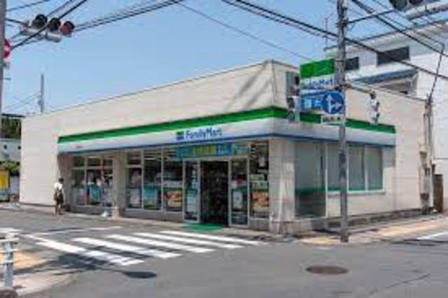 コンビニ　ファミリーマート国立駅北店（コンビニ）まで810m