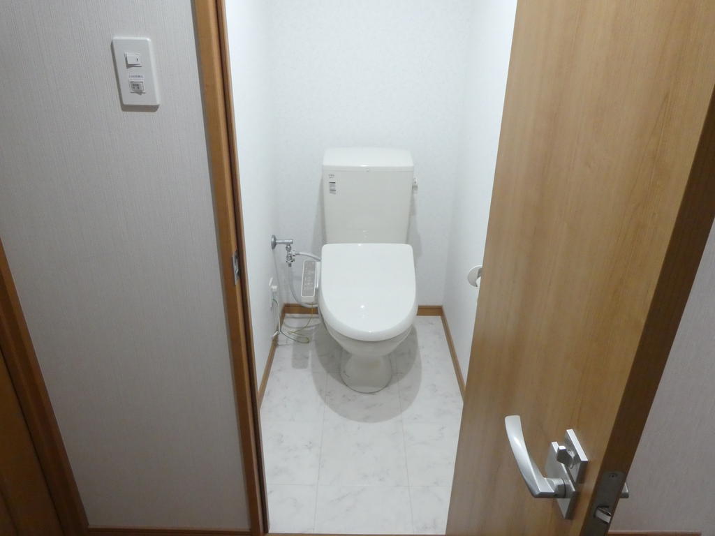トイレ　写真・動画・パノラマは、402号室のものです