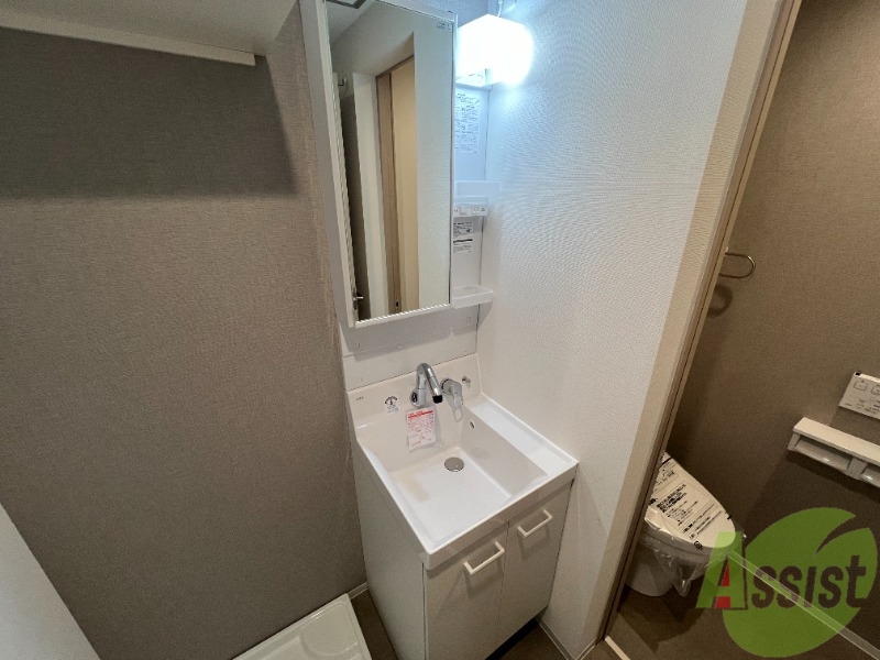 洗面設備　独立洗面台です。毎日の身支度が楽しみになりますね。