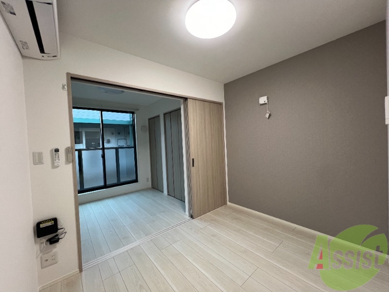 居室・リビング　ＤＫ６帖の洋室です。お部屋も部屋があるので広々としています。