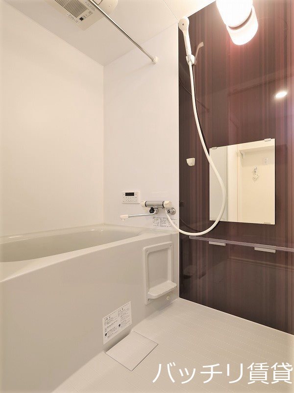 バス・シャワールーム　同室タイプ掲載の為現況を優先します。