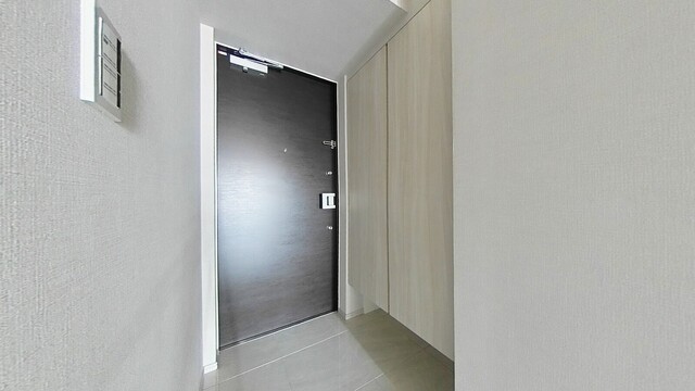 玄関　※５階同間取り参考写真※