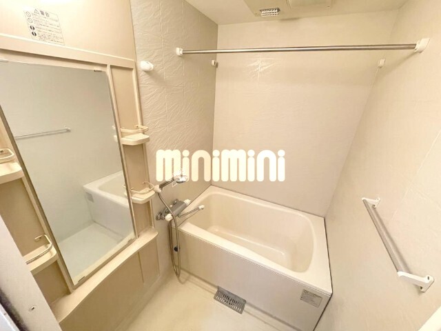 バス・シャワールーム　広めのリビングです。