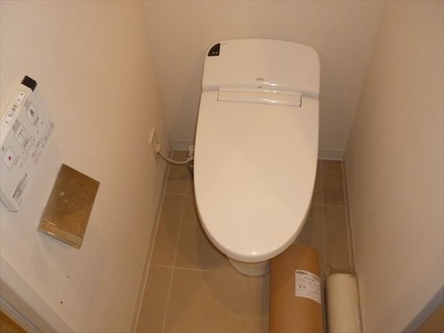 トイレ　別部屋写真参照