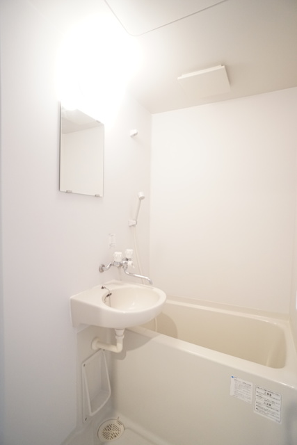 バス・シャワールーム　バストイレ別なのでゆったり癒しのバスタイムを満喫できます♪